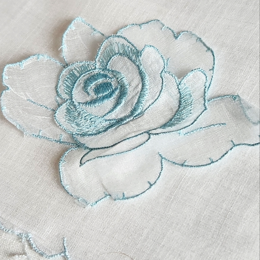 DAINTY RAISED FLOWER HANDKERCHIEF WITH SILK EMBROIDERY